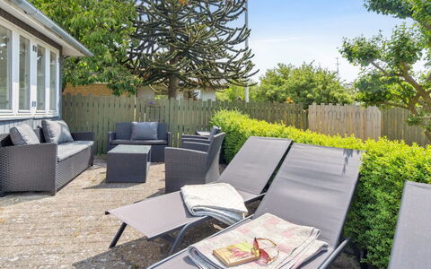 Dreng - 250M from the Sea: Estate, Shade, Driveway, Agriturismo