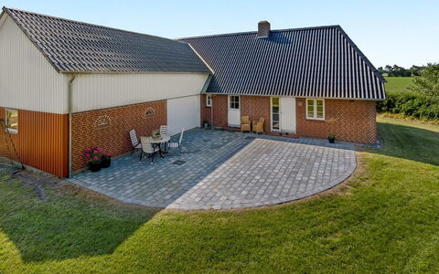 Rahild - 10Km from the Sea: Blu, Arbusto, Villetta, Groundcover, Giardino, Estate, Shade, Landscaping, Agriturismo, Eco Hotel