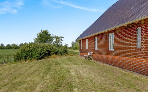 Rahild - 10Km from the Sea: Blu, Arbusto, Villetta, Groundcover, Giardino, Estate, Shade, Landscaping, Agriturismo, Eco Hotel