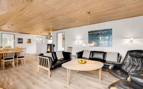 Thiodver - 850M from the Sea: Interior Design, Pavimentazione, Pavimento In Legno, Legna, Soffitto, Pavimento, Mobilia, Soggiorno, Divano, Casa