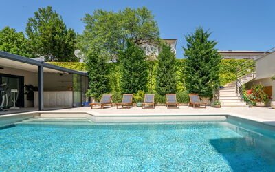 Crikvenica 290: Arbusto, Giardino, Shade, Prato, Mobili Da Esterno, Backyard, Landscaping, Cortile, Estate, Sedia