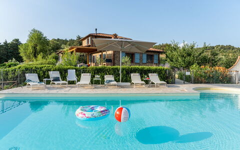 Casale Sunset: Piscina, Mobili Da Esterno, Ricorrere, Ombrello, Eco Hotel, Sedia, Tavolo Esterno, Landscaping, Villa, Terme