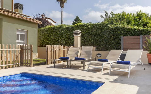 Together: Mobili Da Esterno, Mobilia, Piscina, Lettino, Sedia, Giardino, Shade, Ricorrere, Terrazza, Landscaping