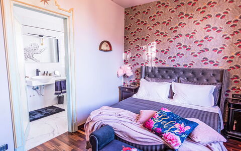 Umbriancevilla: Mobilia, Interior Design, Camera Da Letto, Lenzuolo, Bedding, Letto, Camera, Tessile, Biancheria, Pavimento