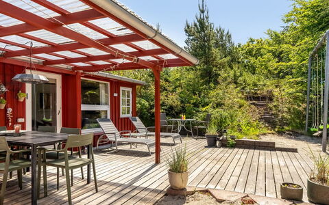 Goodje - 400M from the Sea: Legna, Arbusto, Casa, Mobilia, Lotto, Portico, Giardino, Porta, Deck