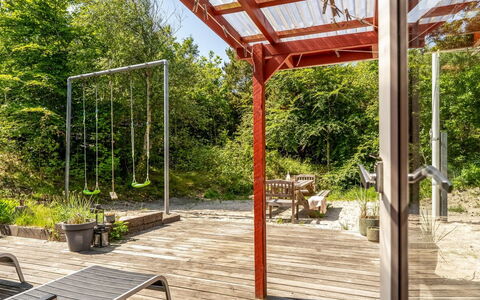 Goodje - 400M from the Sea: Legna, Deck, Pavimento In Legno, Giardino, Color Legno, Portico, Shade, Latifoglie, Struttura Esterna, Eco Hotel