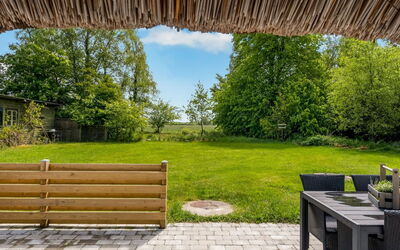 Aatos - 2Km from the Sea