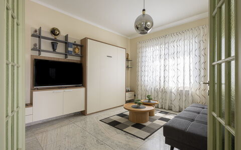 Villa Solaris: Mobilia, Interior Design, Pavimentazione, Parete, Pavimento, Legna, Camera, Soffitto, Divano, Soggiorno