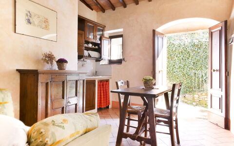 Il Canto Del Maggio: Mobilia, Legna, Interior Design, Tavolo, Pavimentazione, Sedia, Cucina & Sala Da Pranzo Tavolo, Camera, Sala Da Pranzo, Pianta Della Casa