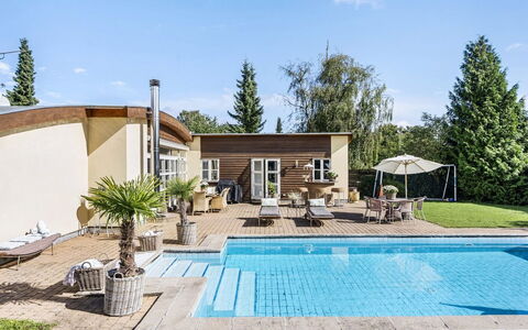 Mads - 1.2Km from the Sea: Piscina, Ricorrere, Mobili Da Esterno, Materiale Composito, Estate, Tempo Libero, Giardino, Sedia, Ombrello, Shade