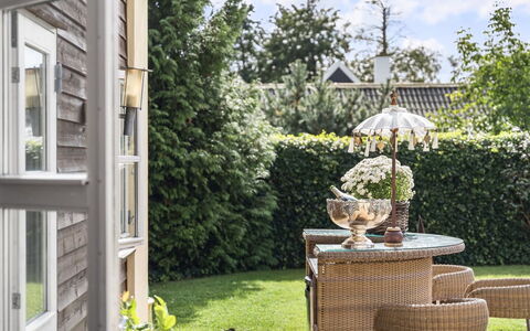 Mads - 1.2Km from the Sea: Mobilia, Mobili Da Esterno, Arbusto, Giardino, Sedia, Tavolo Esterno, Vaso Di Fiori, Di Vimini, Cortile
