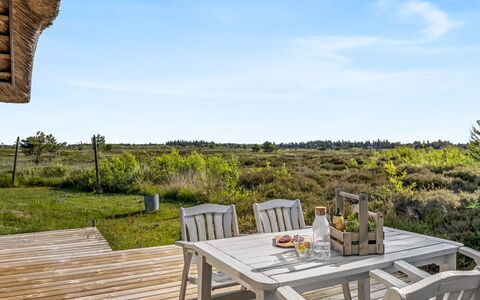 Esma - 3Km from the Sea: Costruzione, Casa, Finestra, Casa, Tetto, Zona Residenziale, Arbusto, Villetta, Lotto