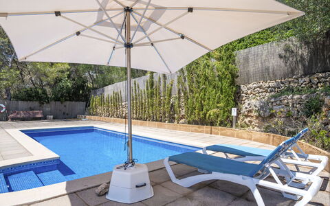 Reco de Can Pere Mas: Piscina, Ombrello, Mobili Da Esterno, Mobilia, Lettino, Shade, Sedia, Materiale Composito, Ricorrere, Tempo Libero