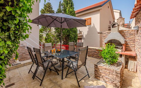 Sofija: Mobilia, Casa, Mobili Da Esterno, Giardino, Terrazza, Sedia, Cortile, Cortile, Vaso Di Fiori