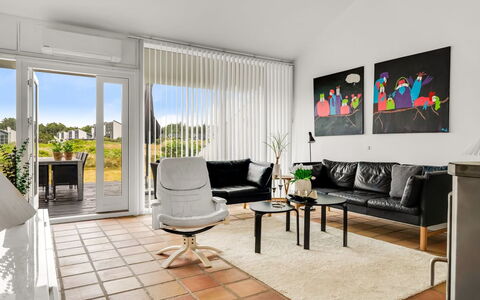 Nis - 900M from the Sea: Mobilia, Interior Design, Pavimentazione, Divano, Pavimento, Soggiorno, Soffitto, Camera, Appartamento, Illuminazione