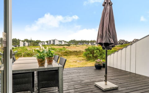 Nis - 900M from the Sea: Estate, Shade, Driveway, Agriturismo