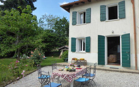 Casa Ballo delle Streghe, Garden, Montebelluna: Porta, Arbusto, Casa, Casa, Villetta, Shade, Giardino, Cortile, Landscaping, Backyard