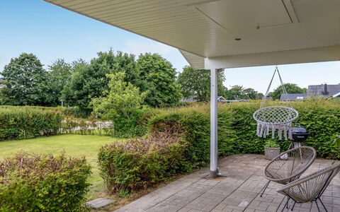 Tolke - 400M from the Sea: Tetto, Casa, Casa, Villetta, Porta, Raccordo, Deck, Portico, Plank, Latifoglie