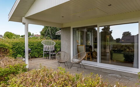 Tolke - 400M from the Sea: Tetto, Casa, Casa, Villetta, Porta, Raccordo, Deck, Portico, Plank, Latifoglie