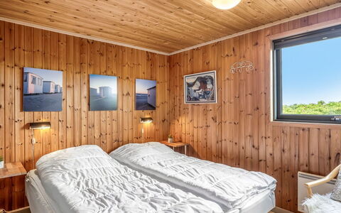 Iiris - 200M from the Sea: Legna, Camera Da Letto, Letto, Lenzuolo, Telaio Del Letto, Interior Design, Bedding, Soffitto, Color Legno, Latifoglie