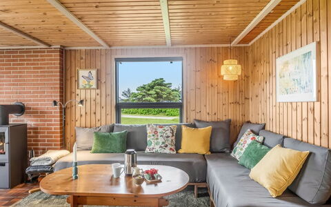 Iiris - 200M from the Sea: Mobilia, Interior Design, Pavimentazione, Legna, Pavimento, Soffitto, Divano, Camera, Soggiorno, Illuminazione