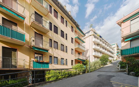 Baia dei Sogni: Costruzione, Giorno, Appartamento, Zona Residenziale, Finestra, Città, Quartiere, Zona Urbana, Architettura, Facciata