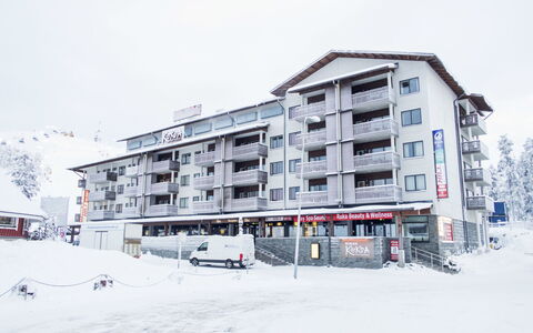 Ruka Chalets 3404: Zona Residenziale, Appartamento, Urban Design, Condominio, Balcone, Shade, Cortile, Design, Cortile, Illuminazione Diurna