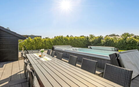 Bernadine - 500M from the Sea: Legna, Casa, Portico, Deck, Latifoglie, Tetto, Color Legno, Pavimento In Legno, Eco Hotel