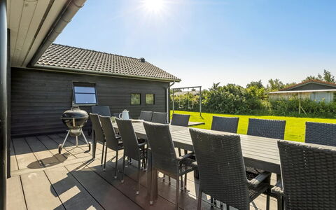 Bernadine - 500M from the Sea: Legna, Casa, Portico, Deck, Latifoglie, Tetto, Color Legno, Pavimento In Legno, Eco Hotel