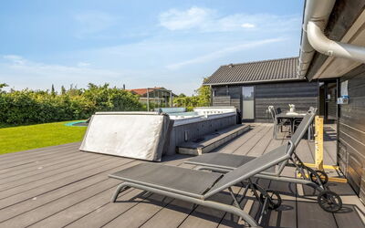 Bernadine - 500M from the Sea