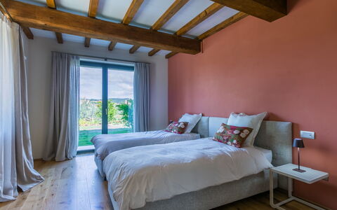 Villa Montisi: Mobilia, Interior Design, Parete, Legna, Camera Da Letto, Letto, Pavimentazione, Pavimento, Lenzuolo, Biancheria