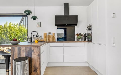 Merve - 250M from the Sea: Cucina, Elettrodomestico Da Cucina, Controsoffitto, Mobilia, Interior Design, Pavimentazione, Cabinetry, Elettrodomestico, Pavimento, Apparecchio Major