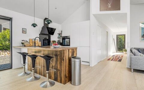 Merve - 250M from the Sea: Interior Design, Pavimentazione, Mobilia, Pavimento, Pavimento In Legno, Controsoffitto, Legna, Soffitto, Cucina, Pavimento Laminato