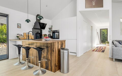 Merve - 250M from the Sea: Interior Design, Pavimentazione, Mobilia, Pavimento, Pavimento In Legno, Controsoffitto, Legna, Cucina, Soffitto, Pavimento Laminato