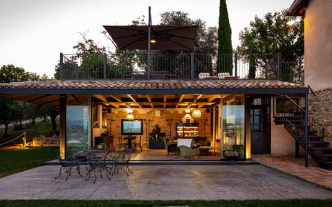 Casale Isidoro: Casa, Mobilia, Porta, Portico, Tetto, Villetta, Sedia, Shade, Estate, Terrazza