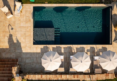 Casale Isidoro: Piscina, Materiale Composito, Mobili Da Esterno, Lettino, Shade, Giochi D'Acqua, Latifoglie, Flagstone, Piastrella, Cortile