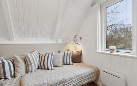 Svenne - 1.4Km from the Sea: Interior Design, Parete, Mobilia, Legna, Pavimentazione, Pavimento, Letto, Soffitto, Camera, Camera Da Letto