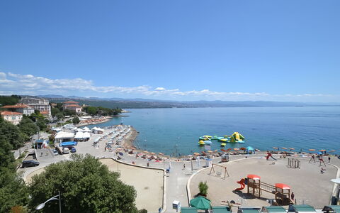 Opatija 158: Legna, Interior Design, Pavimentazione, Mobilia, Pavimento, Tavolo, Cucina & Sala Da Pranzo Tavolo, Sedia, Pavimento In Legno, Camera