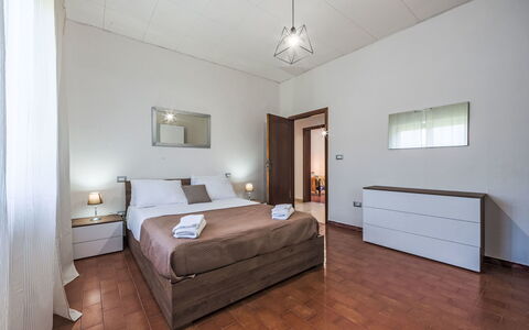 Celeste: Interior Design, Soffitto, Pavimento, Pavimentazione, Camera, Letto, Mobilia, Appartamento, Camera Da Letto, Lenzuolo