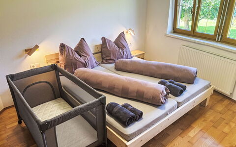 Panoramablick: Mobilia, Legna, Interior Design, Letto, Camera Da Letto, Tessile, Pavimento, Pavimentazione, Bedding, Illuminazione