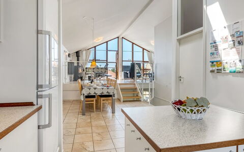 Era - 100M from the Sea: Pavimentazione, Interior Design, Soffitto, Pavimento, Mobilia, Cucina, Appartamento, Camera, Lampada, Sedia