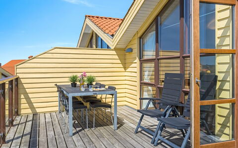 Era - 100M from the Sea: Legna, Porta, Deck, Latifoglie, Plank, Mobili Da Esterno, Color Legno, Shade, Portico, Eco Hotel