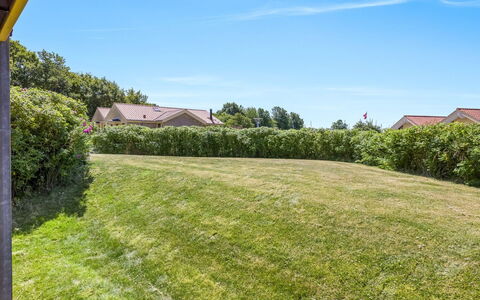 Era - 100M from the Sea: Verde, Arbusto, Pascolo, Lotto, Plain, Giardino, Prato, Groundcover, Hedge