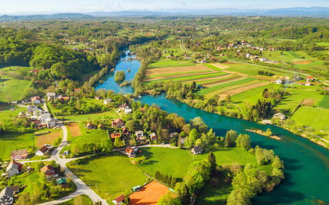 Jela: Corpo D'Acqua, Visione Globale, Paesaggio Naturale, Paesaggio, Waterway, Banca, Alveo, Fotografia Aerea, Fiume, Canale