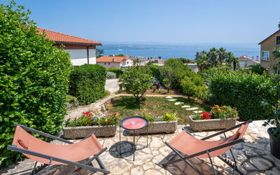 Opatija Ičići 107: Mobili Da Esterno, Giardino, Shade, Tavolo Esterno, Sedia, Cortile, Eco Hotel, Landscaping, Backyard, Terrazza