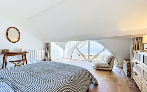 Madavoar: Interior Design, Camera Da Letto, Pavimentazione, Legna, Mobilia, Pavimento, Soffitto, Letto, Bedding, Biancheria