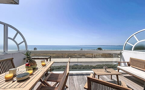 Madavoar: Mare, Oceano, Sedia, Shade, Latifoglie, Deck, Mobili Da Esterno, Ricorrere, Plank, Pavimento In Legno