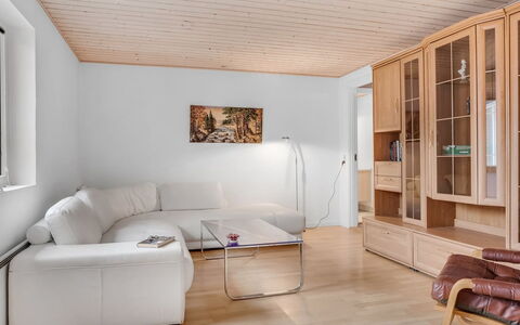 Withulf - 500M to the Fjord: Mobilia, Interior Design, Pavimentazione, Legna, Divano, Pavimento, Pavimento In Legno, Soggiorno, Soffitto, Camera