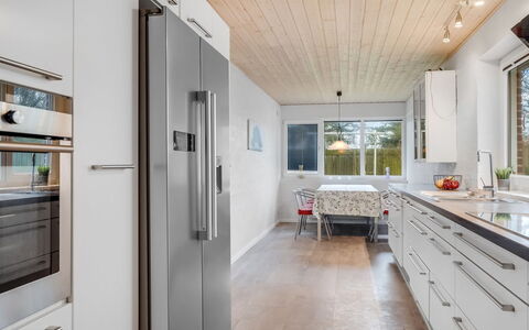 Withulf - 500M to the Fjord: Costruzione, Casa, Zona Residenziale, Casa, Arbusto, Tetto, Villetta, Estate, Giardino