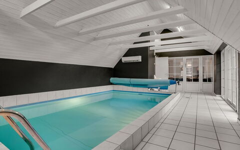 Tara - 1Km from the Sea: Pavimentazione, Pavimento, Interior Design, Piscina, Soffitto, Ricorrere, Appartamento, Piastrella, Hotel, Attico